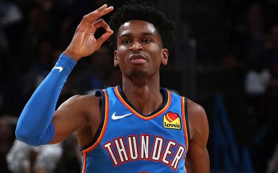 明星后卫三分爆发 带队逆转（明星后卫外线火力全开 助队完成逆袭）