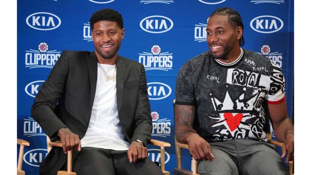 杨瀚森首发后各界说啥？韩乔生谈慢热，美媒称赞，被指无首发实力（杨瀚森首发引热议：韩乔生称其慢热，美媒力赞，亦被质疑缺乏首发实力）