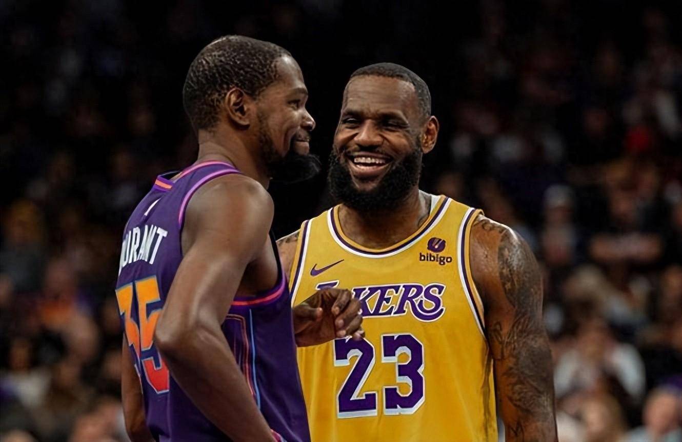 阿莫林：刚去葡体也被人说顶多撑3个月，我不喜欢频繁换球队（阿莫林：初到葡体有人断言我撑不过三个月，我不愿频繁换队）