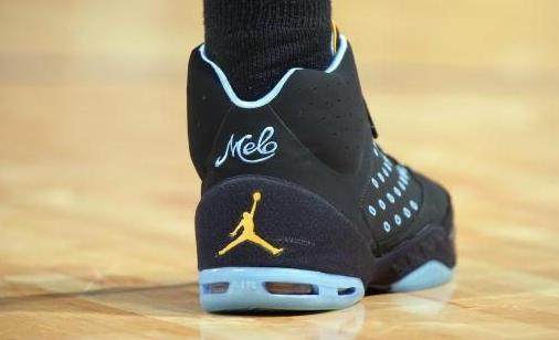 罗体：罗马旧将敦比亚接受测谎，结果显示其实际年龄超过40岁（罗体称：前罗马前锋敦比亚测谎结果显示其年龄或已超40岁）