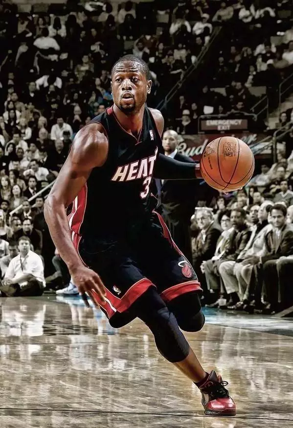 图片报：米兰对金玟哉感兴趣，在今夏就曾观察过他（图片报：AC米兰有意金玟哉，今夏已对其进行考察）