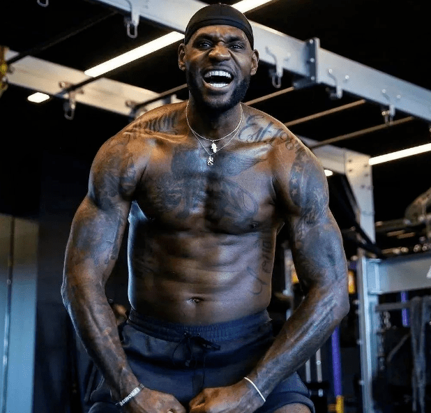 昂达夫连续6轮德甲进球，打破克林斯曼保持的斯图加特队史纪录（昂达夫德甲连场破门达6场，超越克林斯曼创斯图加特新纪录）